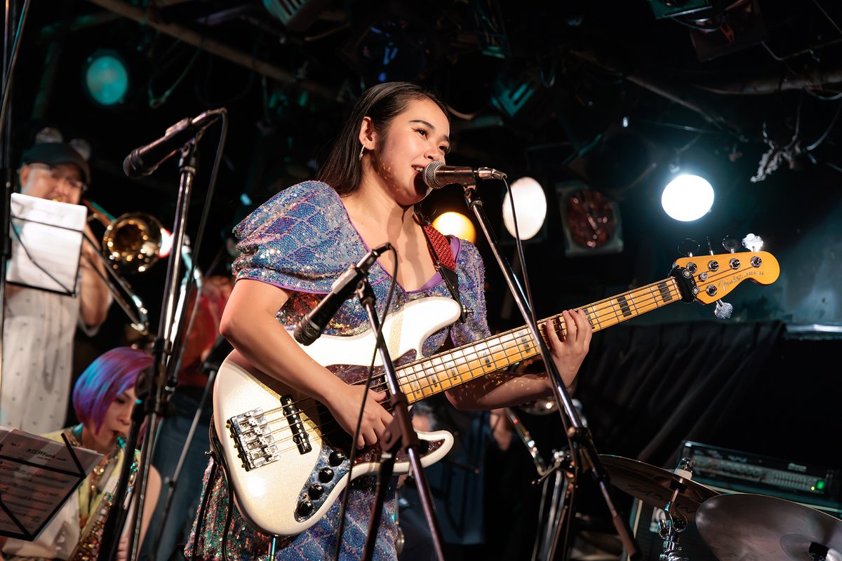 BBRK_PETE's tweet photo. 8/4(火) JUNA BIG BAND＠目黒ライブステーション
ファンキー末吉🥁 率いる BIG BAND🎷 with Juna Serita🎸
暑さで疲弊した心に浴びせる、息の合った13管のビッグバンドサウンド‼️
清涼感がたまらない～。夏の風物詩にしたい感じですなぁ😊 https://t.co/jY6PH6iNV3