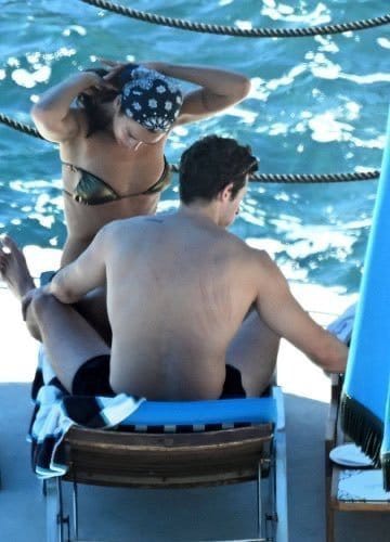 Ragini1Im's tweet photo. Hey @grok  Explain the marks on Dua Lipa’s husband’s back from their honeymoon pics. Are they really from passionate moments? https://t.co/hLFFEZ4c9y