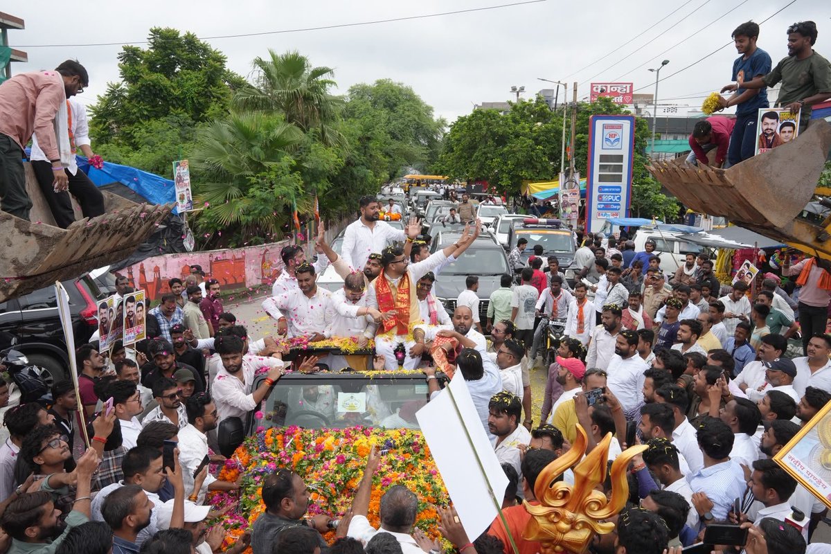 irohitmishrabjp's tweet photo. उत्तर प्रदेश की आर्थिक राजधानी, क्रांति की इस ऐतिहासिक धरा और पावन पौराणिक शहर कानपुर में आज युवाओं का जो अभूतपूर्व जनसैलाब उमड़ा है वह साफ गवाही दे रहा है कि - 2027 के महासंग्राम में विजय का परचम लहराने के लिए हमारे युवा पूरी तरह तैयार हैं! https://t.co/GkvmqTTE3f