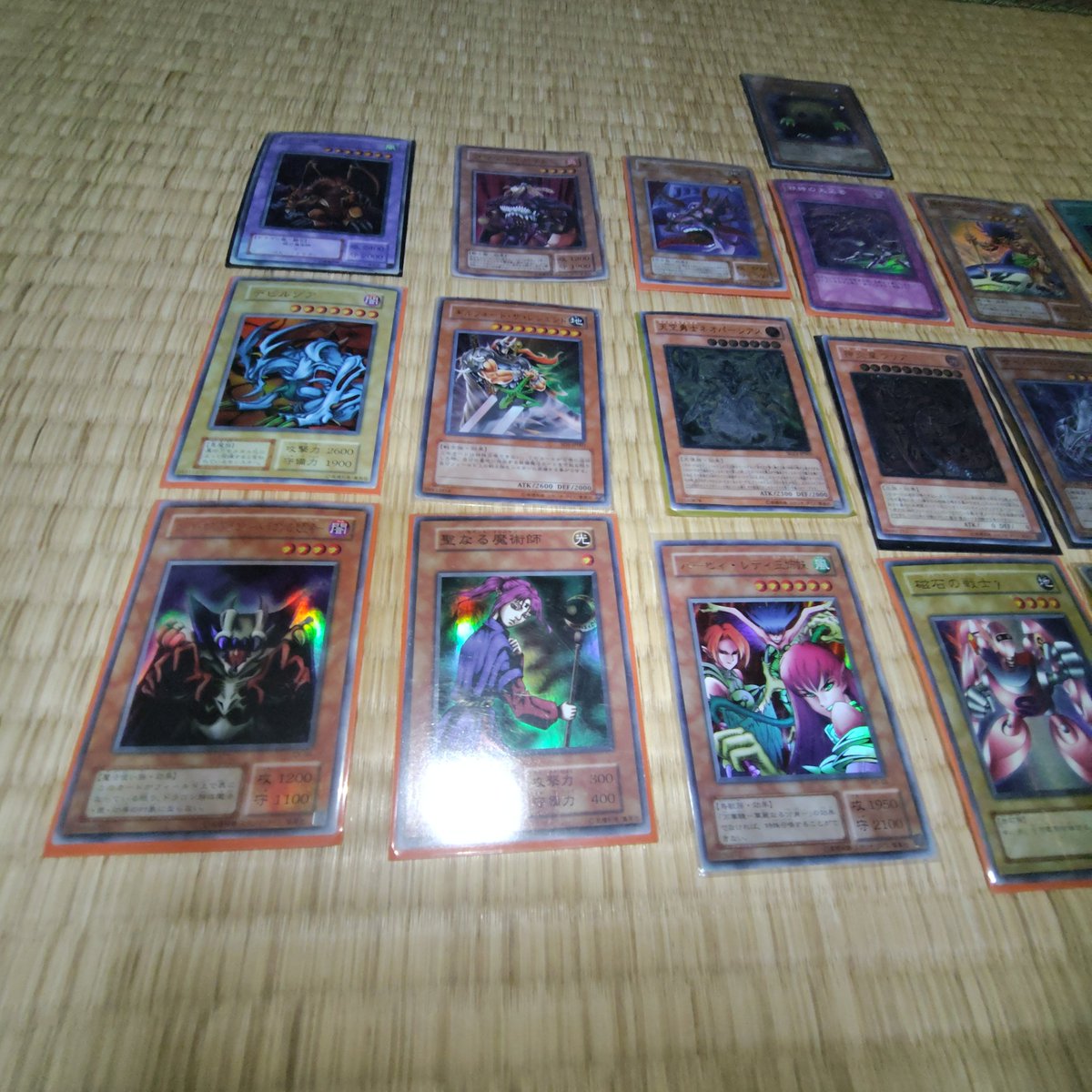Bee_k_cycle's tweet photo. 実家にて、母親が倉庫から見つけた遊戯王カード…これはお宝🪎

#遊戯王 https://t.co/64bT88injG