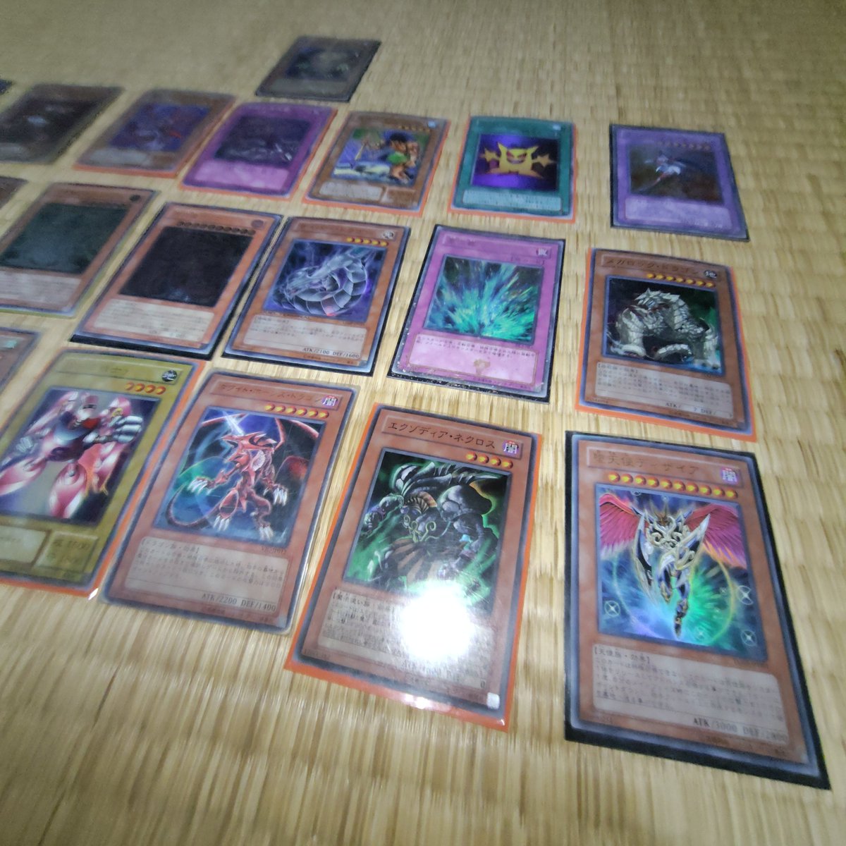 Bee_k_cycle's tweet photo. 実家にて、母親が倉庫から見つけた遊戯王カード…これはお宝🪎

#遊戯王 https://t.co/64bT88injG