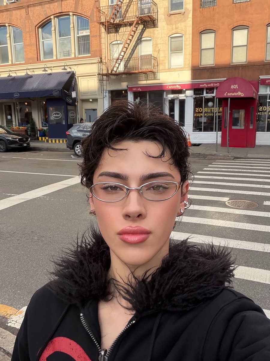 aidenbelterf2c8's tweet photo. somewhere in soho https://t.co/ODtVVGUicf