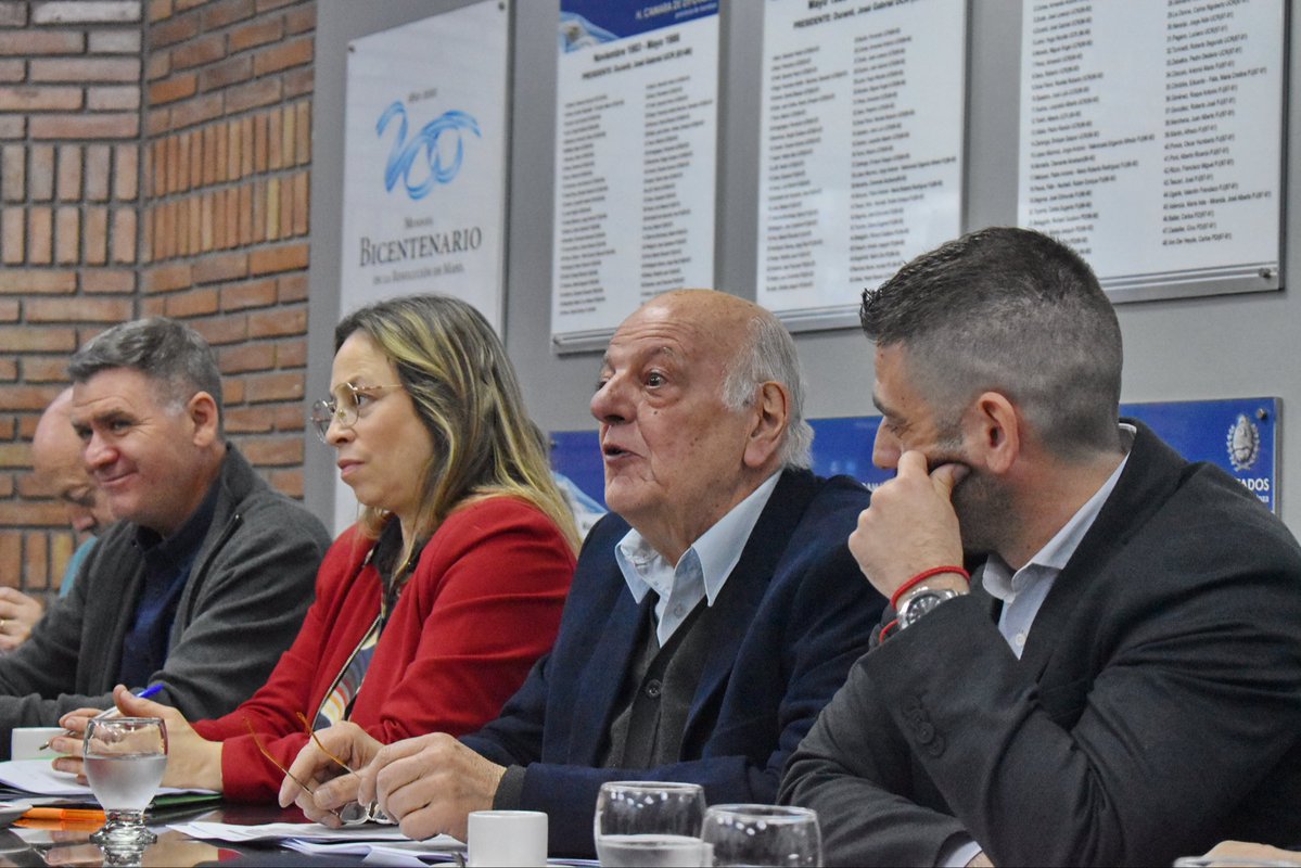 BeaEMartinez's tweet photo. Martes de #comision
Recibimos a Juan Carlos Jaliff, subsecretario de Justicia, quien nos presentó el proyecto de Ley de
“REGIMEN PREVENTIVO ADMINSTRATIVO DE INMUEBLES CON FINES DE SEGURIDAD PÚBLICA.” https://t.co/FFKQlFyL1j