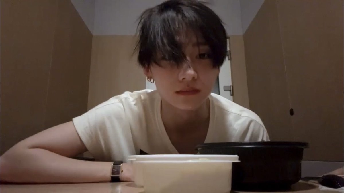 formyflowerboy's tweet photo. すみません このサンウォンくん一生擦り続けます
本当に好きすぎます有り得ないくらい好きすぎてもう心が限界です
少し伸びたぼさぼさの髪の毛も もちもちのほっぺたも 2連ピアスも 机に置いた腕も もう全部全部好きです本当に大好きです好きすぎて苦しい https://t.co/UxlFqOrVA8
