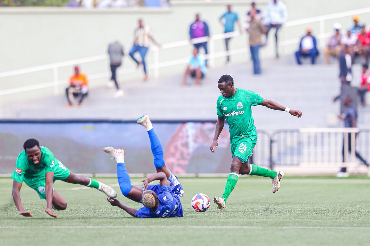 OfficialGMFC's tweet photo. 🟢 |  𝐌𝐀𝐓𝐂𝐇 𝐔𝐏𝐃𝐀𝐓𝐄 

We have a double sub as Ben Stanley come sin for Juma and Ochuoga in Siraj.... Sakari now switches to the left back. Game on! 

63'  |  Gor Mahia 1 — 1 Al-Hilal

#Sirkal  | #SportPesaNaGor https://t.co/7hk59YQGLA