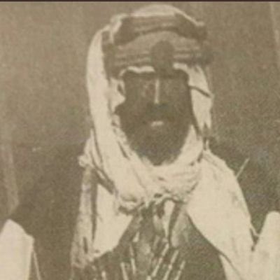 alsndafursan99's tweet photo. متداول WhatsApp 

صورة مهيبة للشيخ فرحان بن هديب رحمه الله من شيوخ عنزة ومن كرماء شيوخ القبائل في البادية متجنداً بمحزم من الفشق. 

#السبعة #الرولة #شمر #طريف #الفدعان #عنزة https://t.co/X2M9KdB4Cq