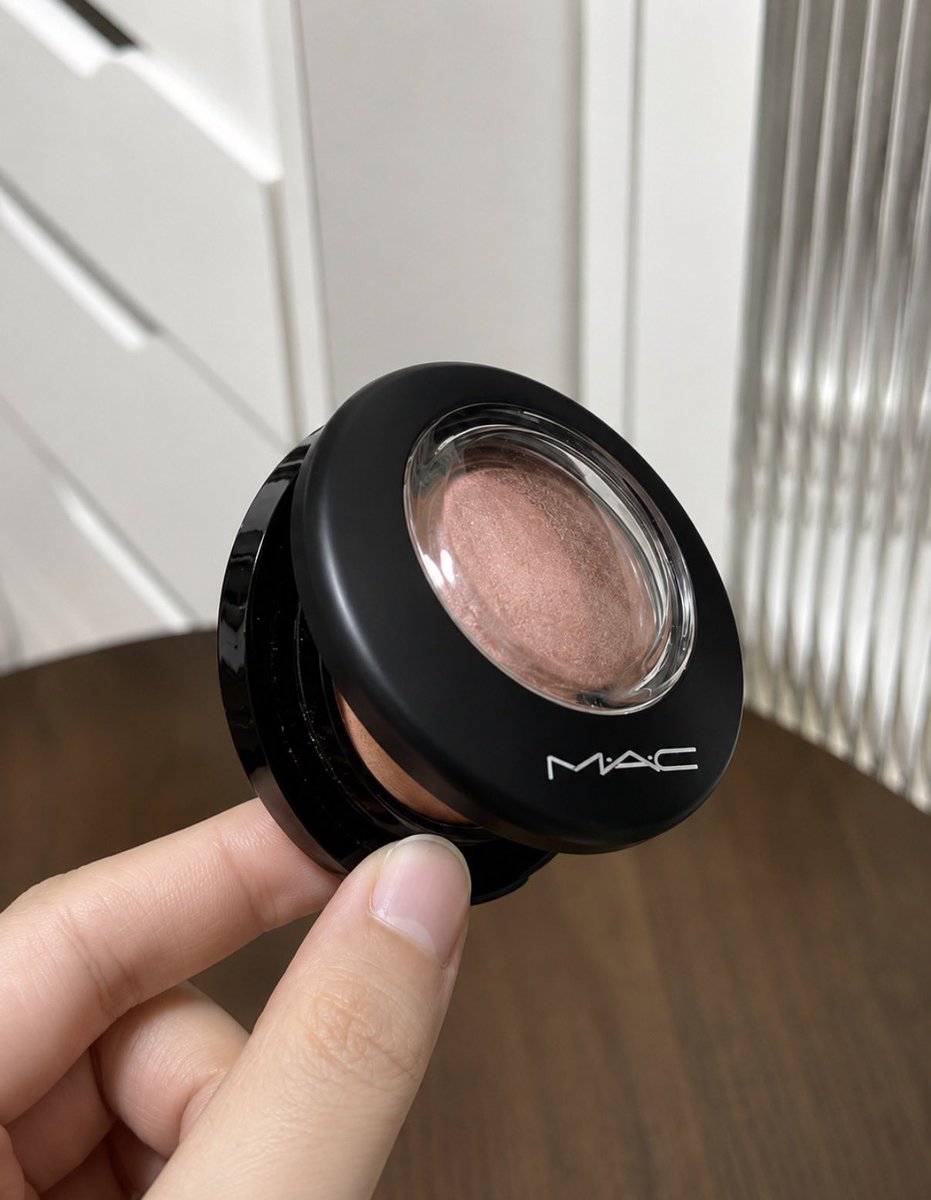 aluraxxxs's tweet photo. Please tell me kasi Hindi ko alam kung blush ba ‘to or fresh filter. 😭 Because every time I wear it, people say I look so blooming.￼ https://t.co/nkCqdhoiAU