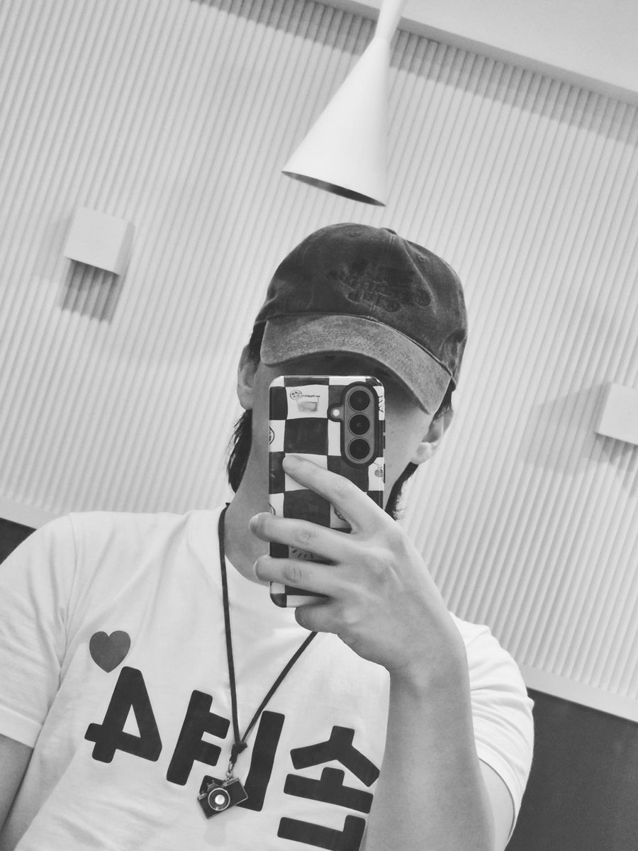 ijeonghyo13007's tweet photo. 적극적인 사람이 좋아요
#트친소 #07 #연락 https://t.co/VBARpPhi09