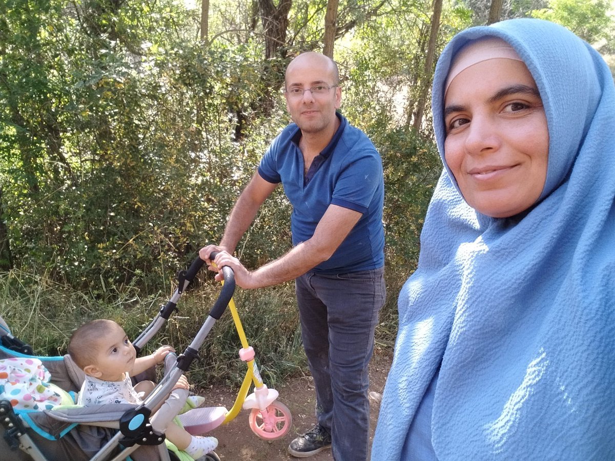ozguradamm1's tweet photo. ELHAMDÜLİLLAH 🤲🤲🤲

2 yaşındaki kızıyla birlikte 10 aydır Sincan Cezaevi’nde tutuklu bulunan KHK’lı öğretmen Emine Sarıoğlu tahliye edildi.

Darısı, özgürlüğünden mahrum bırakılan tüm masumların başına. https://t.co/OuHVJOJqQa
