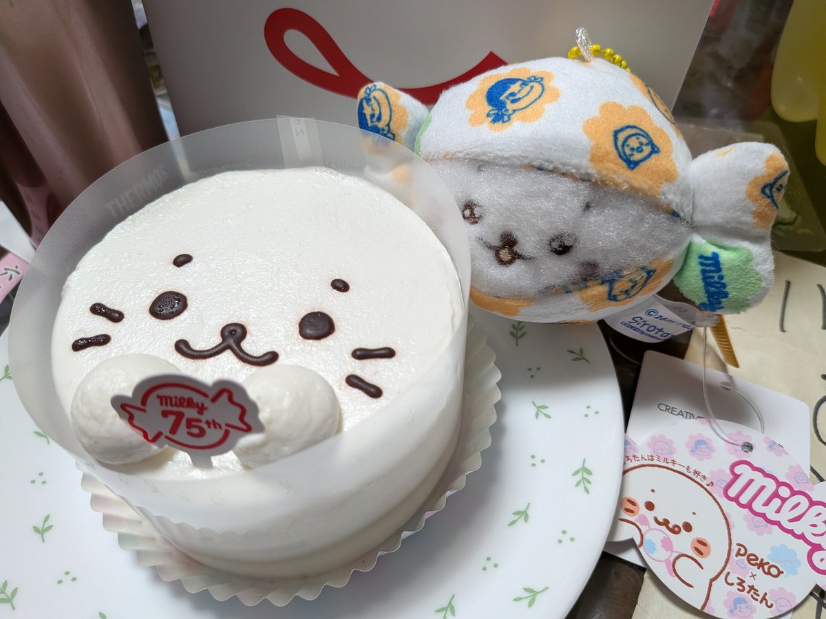 o_range0808's tweet photo. 長男が仕事帰りに買ってきてくれました〜😆💕
お誕生日プレゼントだって‼️
めっちゃ嬉しいよ〜😭✨
#しろたん https://t.co/sLEaTdfvGQ