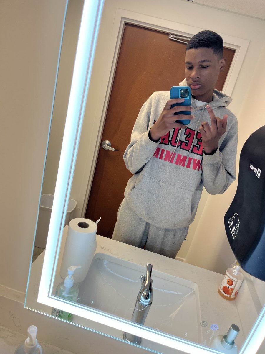 Jay2cxbi's tweet photo. Who tryna link Wit me before I go off to college #804freaks #dmvfreaks https://t.co/aPSVLtzF9P