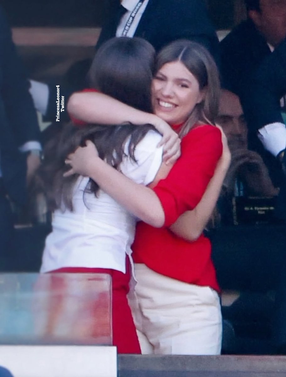 PrincesaLeonor4's tweet photo. Hermanas 🤍❤

#PrincesaLeonor #InfantaSofía https://t.co/8AVtnkxzTv
