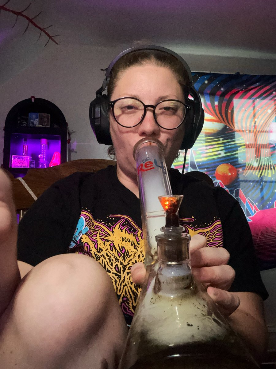 michiganjamomma's tweet photo. I’d love to get to know my community more! Tell me do you like:

Music - sports - 420 - gaming?! https://t.co/wilM1ZYzJN