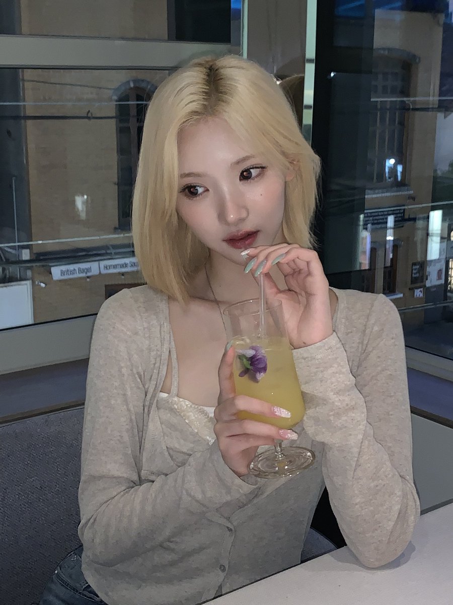 uqrus's tweet photo. @longlostmyth Izin drop foto kak 💗 https://t.co/JpGJEYDe5t