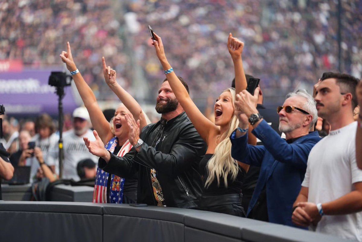 TheMattCardona's tweet photo. Sitting front row with @ImChelseaGreen’s family to see her win the @WWE Women’s Championship at #SummerSlam!

I snagged all the ticket stubs out of her dad’s hand SO FAST! https://t.co/ekeNzRIVLR