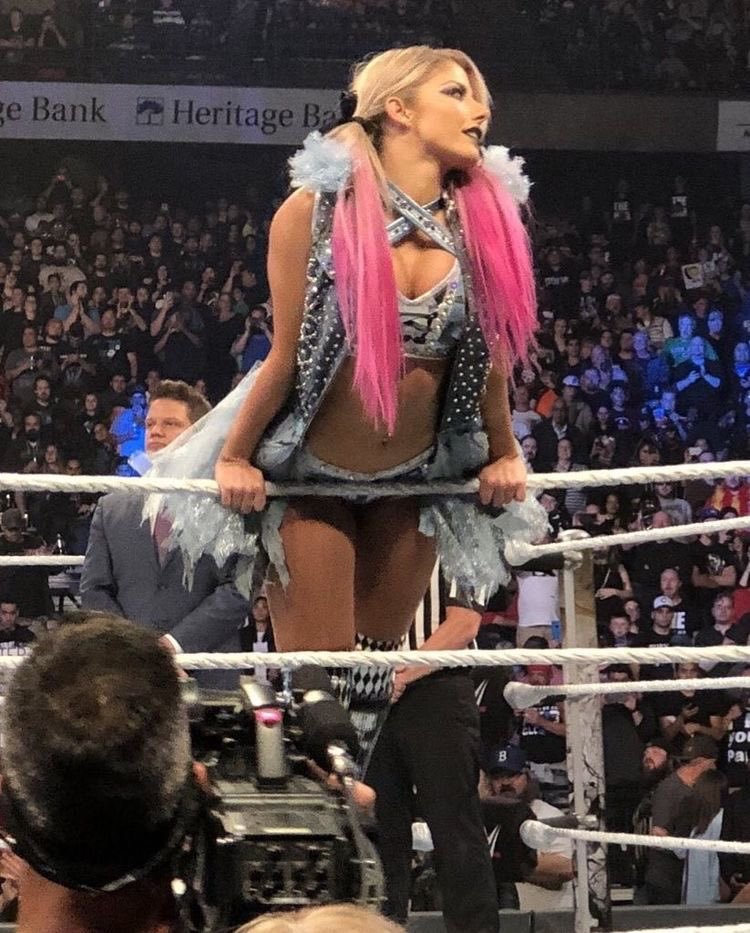 BellaJessi85395's tweet photo. Alexa Bliss vs Liv Morgan - Who wins? https://t.co/7kSKNHrYHN