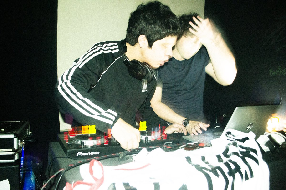 santiisnotheree's tweet photo. Fotos del dj set de los pibes x el cumple de juli https://t.co/odTNRqW0Rs