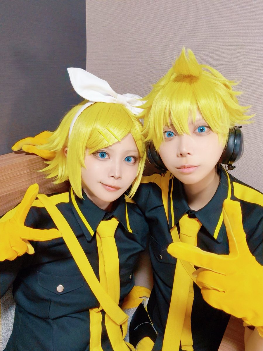 nekoma02's tweet photo. 今更ですがコスサミお疲れ様でした！！✨✨✨最後の夏とっても楽しかったです！💕1日目は暑さでバテて、2日目は久しぶりの大大大好きな鏡音合わせで一生写真撮っていました！タイミング合って会えた友達、お写真撮ってくださった方々ありがとうございます💛💛🌸*･来年の開催も楽しみ✨ https://t.co/K75QGh2Dwu