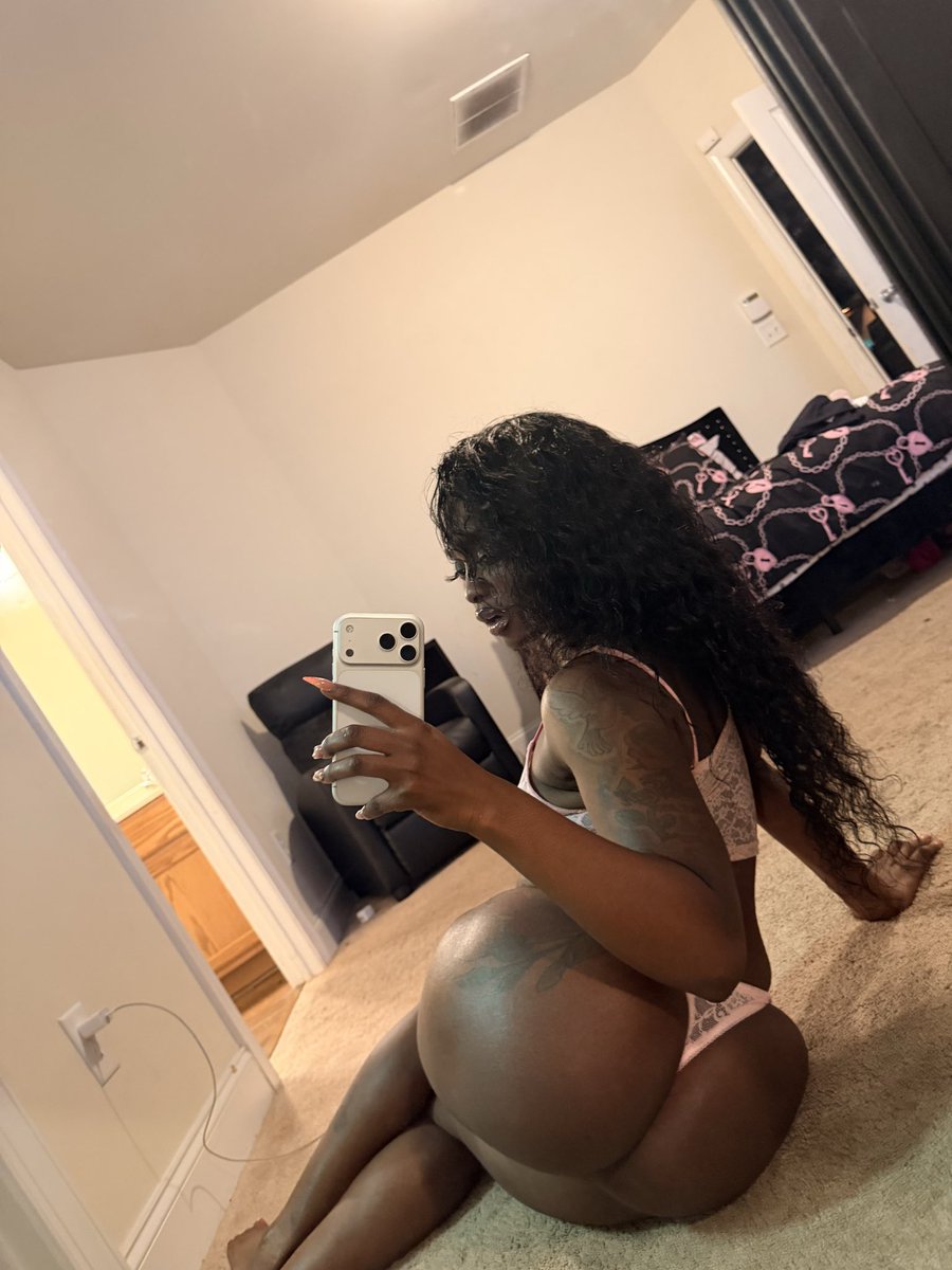 COFFEEL1LAH's tweet photo. Photo sent! 
📸📲 “ Is it big enough for you? Do you think you can handle all of this? ” https://t.co/ZKwUilaP5Z
