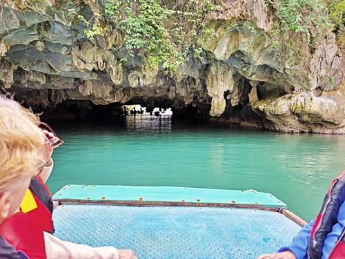 BaSnorkel's tweet photo. Discover the serenity of Lan Ha Bay #Vietnam with a cruise! Kayak through hidden lagoons & towering karst islands. Located right near popular #HaLongBay . #LanHaBay #VietnamCruise #CatBaIsland #HiddenGem #VietnamTravel #Travel https://t.co/bwZ4TApIFA https://t.co/Lah1jrxKAO
