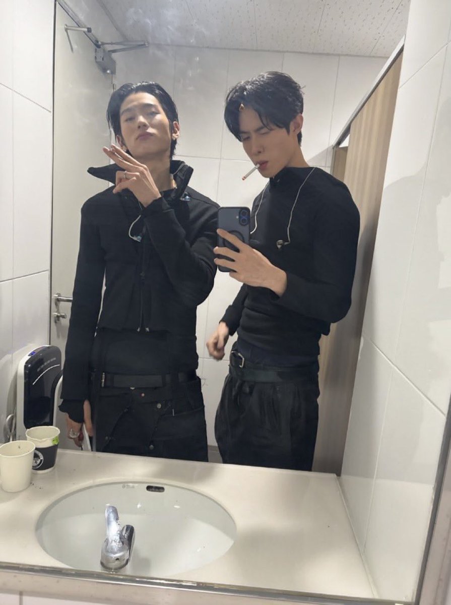 xuxurx_'s tweet photo. 담타 제이민 나우아임영 좋은 느낌을 줌…
1년도 안 됐는데 그새 스타일이 많이 바뀌긴 햇구나 https://t.co/V8pOTWrcwa