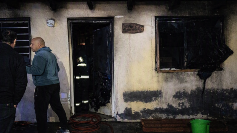 DiarioMzaSur's tweet photo. #Policiales #alvear Aprehendieron a un hombre que incendió la casa de su padre https://t.co/R28NC0hxKD ◾  Más info ⤵ https://t.co/Ha2T3uSTcw