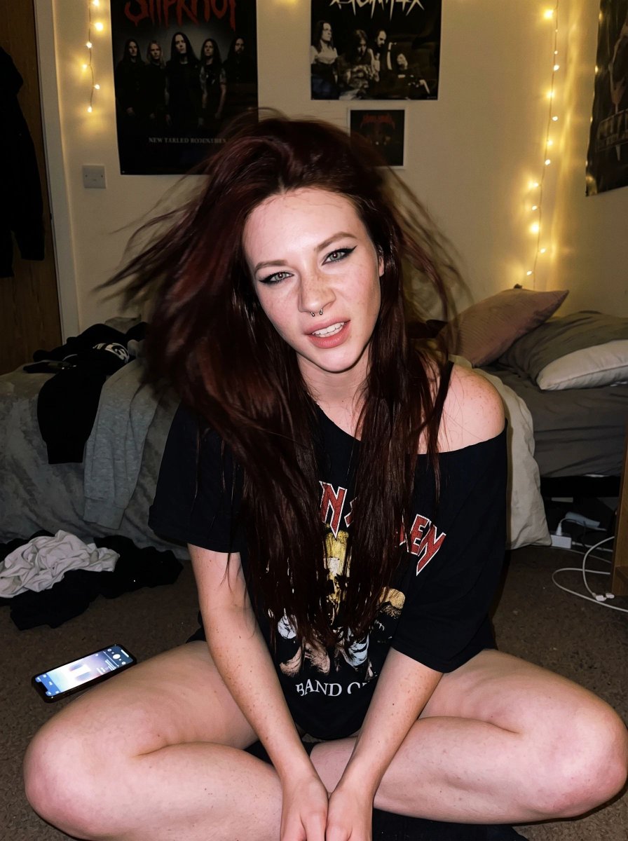 KatyVotari's tweet photo. nu-metal raised me and it shows 🎸 https://t.co/dSK6nkGTo7