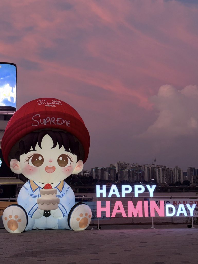 dumpling0801's tweet photo. 하민아 스무 살 더 크게 빛나라 세상에 널 보여줘

HAPPY 20TH HAMIN DAY
#해피하민데이_나의자전거소년
#20DreamsWithHamin https://t.co/MG9LEa5FsQ