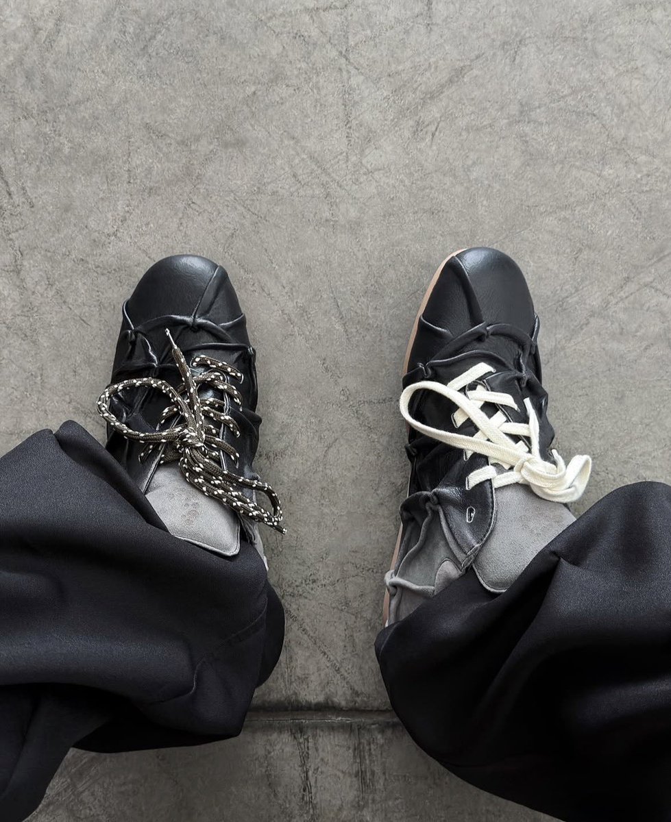 DraftFits's tweet photo. @HardestFitPics The black ones have a gradient 🔘 https://t.co/ZDI1cVPzYR