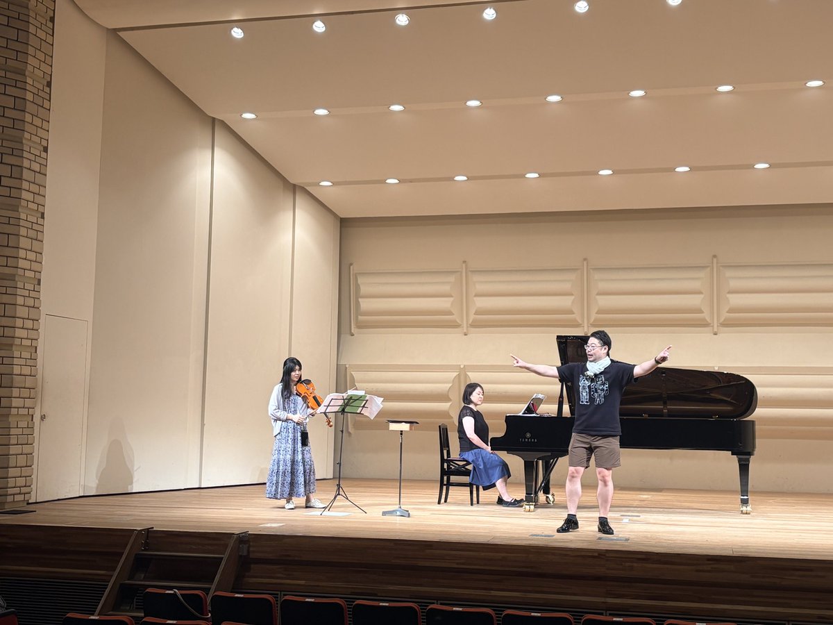 gruppofresco's tweet photo. 8/5・6に、親子ふれあいコンサートに出演させていただきます✨
本日は、東京・大阪・岡崎・豊橋と色んな場所から、田原文化会館に集まりリハーサルを行いました。
＃親子ふれあいコンサート
＃豊橋市
＃田原市
＃グルッポフレスコ https://t.co/MdjRI6LkjF