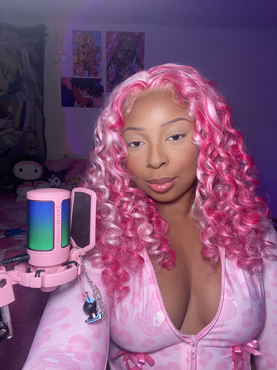 chelslaysss's tweet photo. pink is actually my natural hair color https://t.co/v9vs3N2iBf