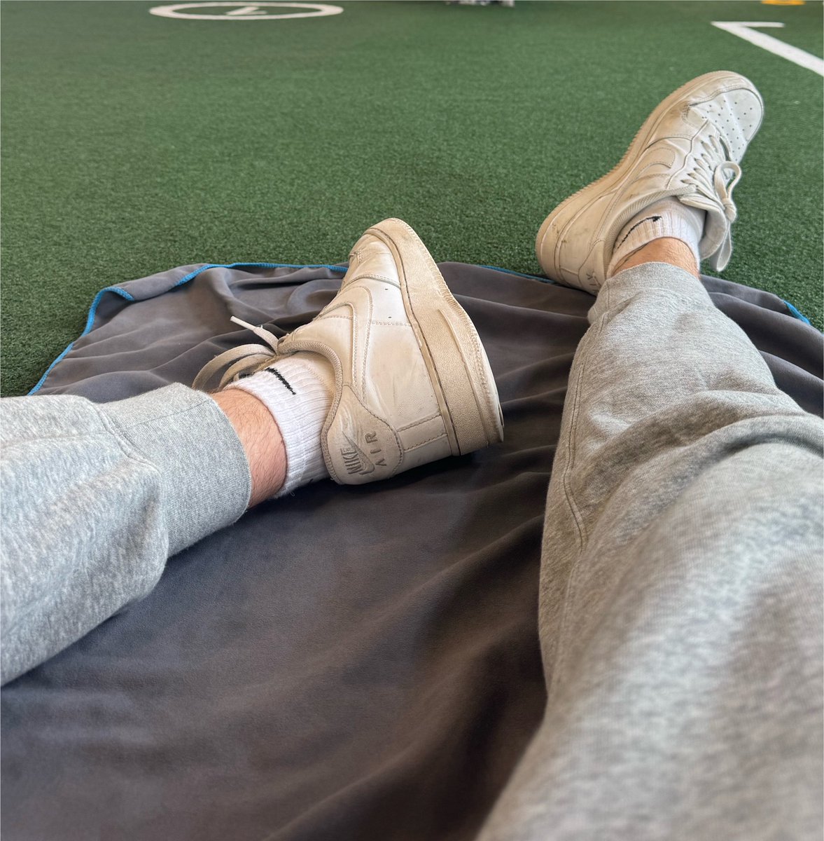 TheSoleMasterNL's tweet photo. This heat is making me extra sweaty🥱💦
Available for meets and/or cam sessions tonight😈

#maledom #malefeet #feetfetısh #cashalpha #findom #findomnl #cashmeet #sweatyfeet #sockfetish #gooner https://t.co/4WveQ3eQzy