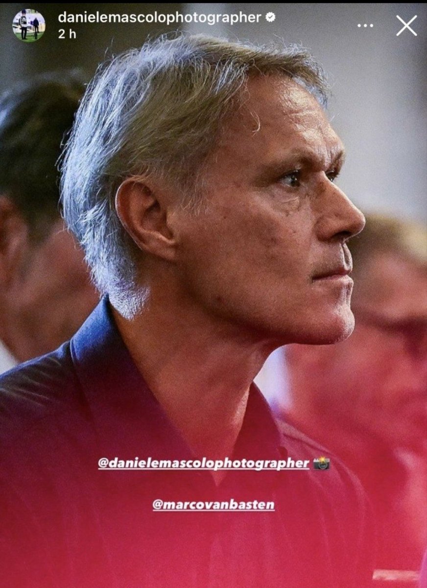 diavolo_l88867's tweet photo. ❤️‍🔥❤️🖤❤️‍🔥🔥Chi doveva esserci c'era,tutti i Milanisti e campioni come Roberto Baggio, c'era Dejan, Demetrio,Evani, Nelson,Mauro Tassotti e tanti altri c'erano tutti. Non mancava nessuno. https://t.co/tqg6lnV3KU
