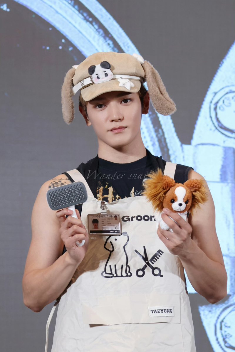 ltyaxis's tweet photo. taeyong with the little ruby 🥹 https://t.co/NTXiLTuArH
