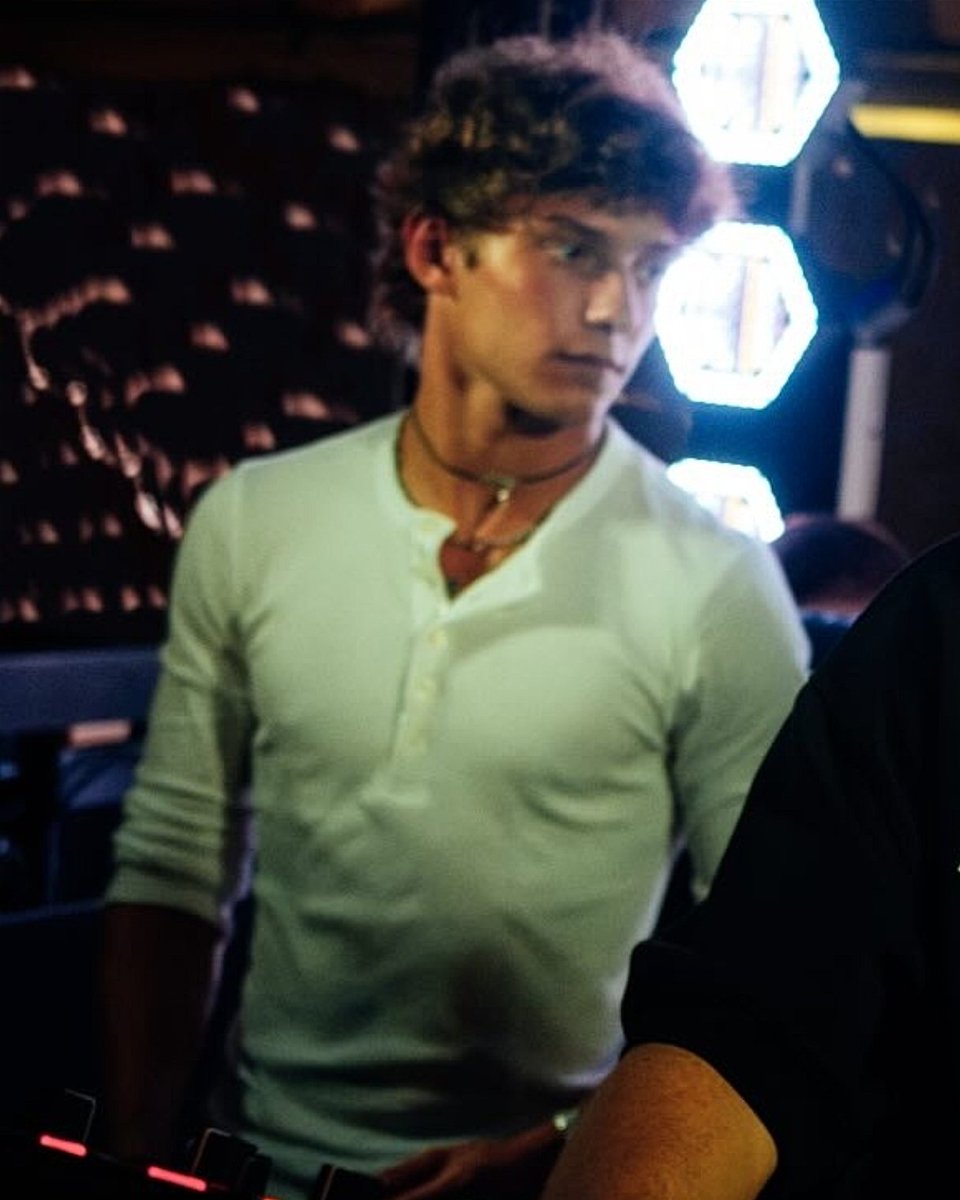 kimiforwdc's tweet photo. gawd damn kimi he's attractive asf omg🤤🤌🏻 https://t.co/YycfmkZxGM
