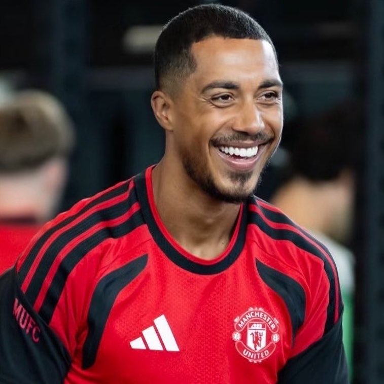 ChinoUTD's tweet photo. 🚨 Bruno Fernandes on returning to Carrington for the new season:

“Walking back into Carrington felt like coming home. You spend so much time with these people that after a few weeks apart, you actually miss them.

One of the first people I saw was Youri. I looked at him and said, ‘I’ve watched you for years… I hope you know you’ve just taken some work away from me.’

He looked at me, laughed & replied, ‘That’s exactly why I came. You’ll create from up there… I’ll create from back here. We’ll make life easier for each other.’

I smiled Then told him, ‘You’re going to enjoy playing under Michael. Midfielders always do.’ I said, ‘you know why? Because before he became a manager, he was one of us. Sometimes he points out things we haven’t even seen yet.

When your manager thinks like a midfielder, you end up seeing football differently too.’ He laughed. I told him, ‘Trust me… you’ve joined the right club if you want to become the best version of yourself as a midfielder.’”
