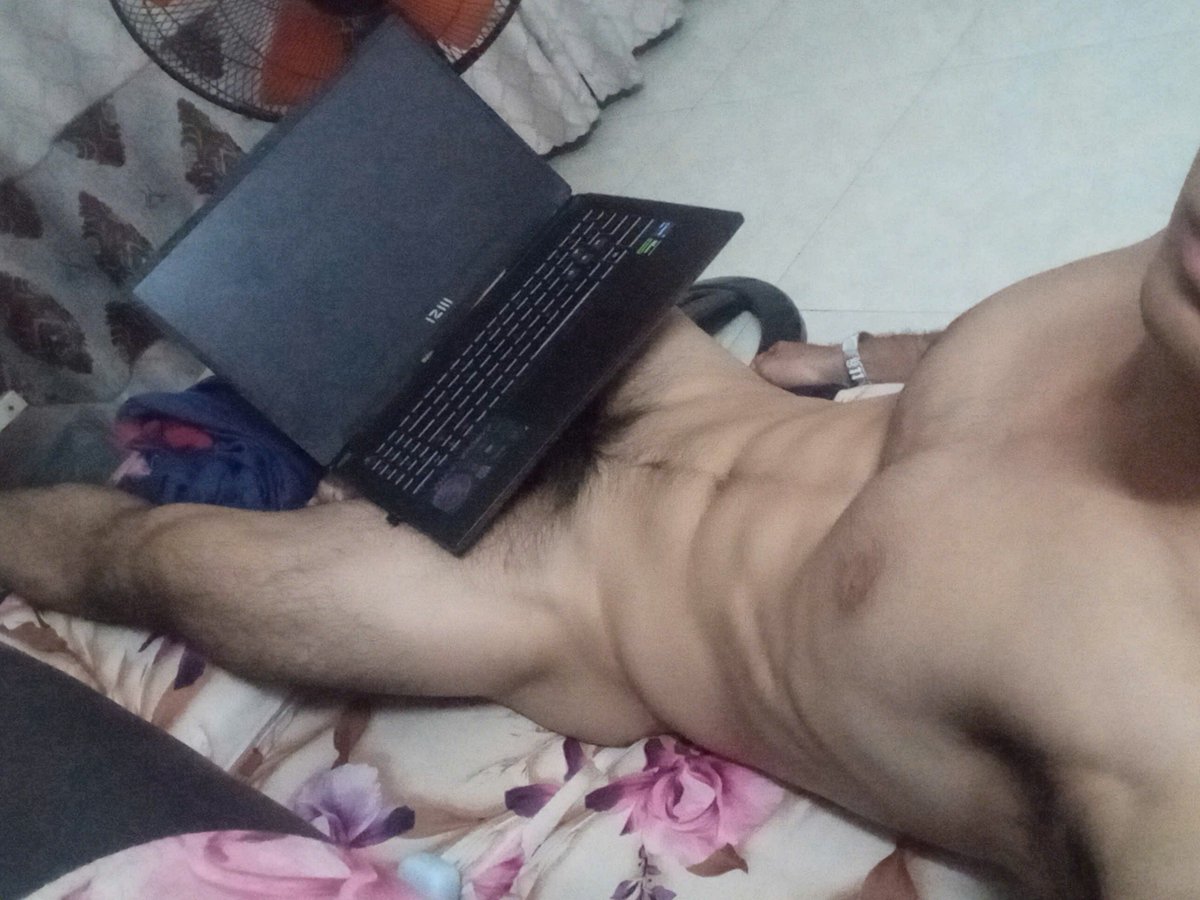 thit755891's tweet photo. Outfit khi học ở nhà😛😛😛😛 https://t.co/Vq9SfeBp1d
