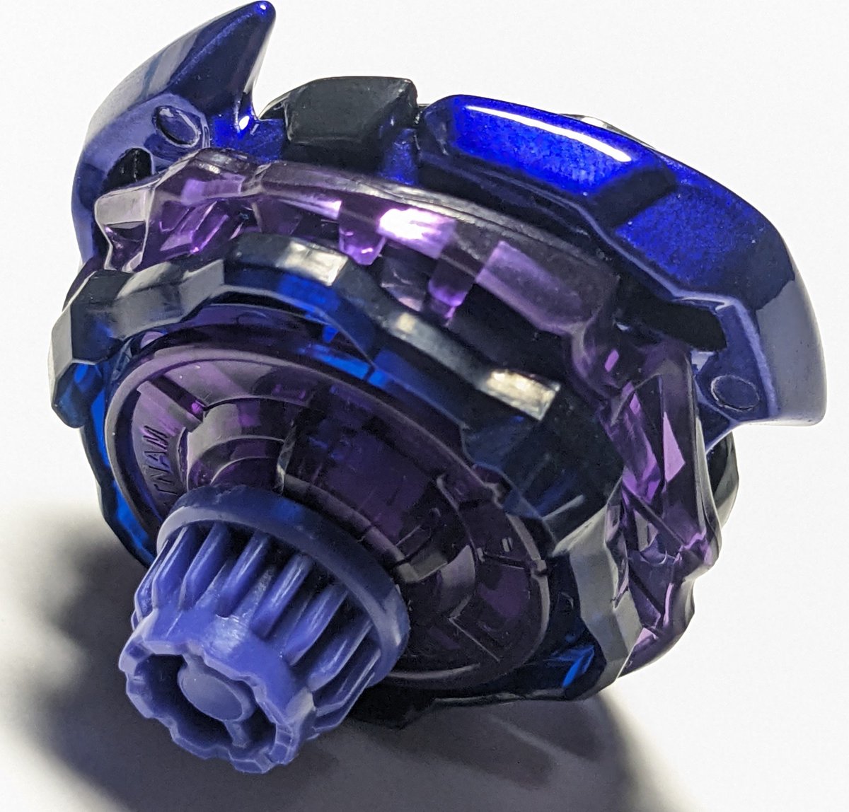 iCaRuS_BEYBLADE's tweet photo. 【冥黒の幽馬】
ユニコーンブレイブC6-60I

全体的な見た目はドランブレイブに寄せつつ、イグニッションで極端に背を低くした状態で殴り抜ける改造に仕上げました。

あと色合いがカッコ良すぎるんで見て。 https://t.co/Hwr46XDvcz