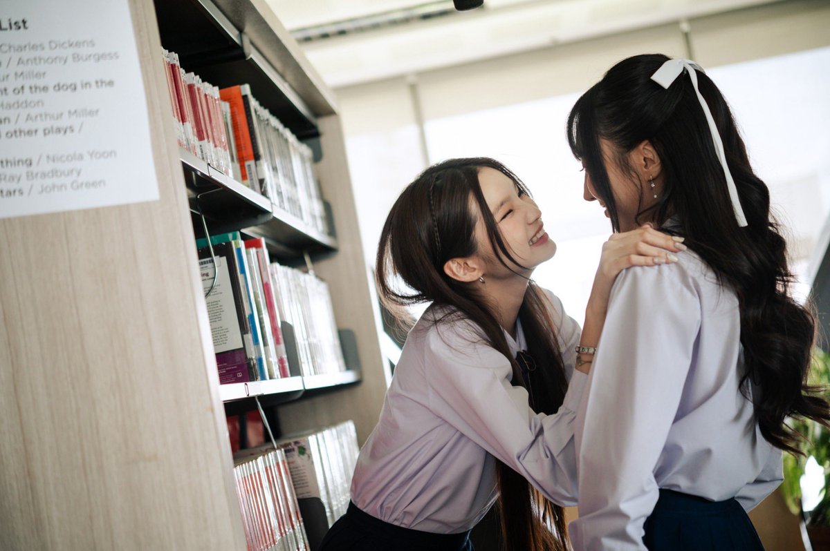 OxytoxinSeries's tweet photo. อย่าถามว่าอ่านหนังสือถึงไหนแล้ว ถามว่าเขินกันถึงไหนแล้วดีกว่า 🫠😚

#OxytoxinSeries #GMMTV 
@waifha_ @t0nnkhaw @ygyoghurtyy @PSabsima https://t.co/m2jVM5nouD