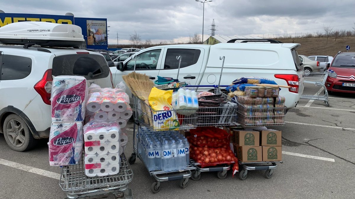 GlobalSignet's tweet photo. Help our team pack the trunks as they care for people and kids in need and bring hope to displaced people in Ukraine, Moldova, and Romania.  Your best gift helps them bring necessities and share Hope with them today! https://t.co/wuidARP3a7 https://t.co/Gl5YgQdq8q
