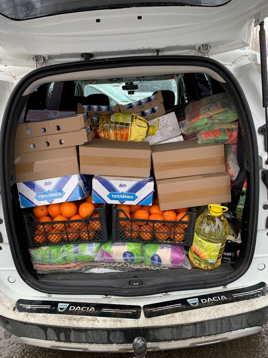 GlobalSignet's tweet photo. Help our team pack the trunks as they care for people and kids in need and bring hope to displaced people in Ukraine, Moldova, and Romania.  Your best gift helps them bring necessities and share Hope with them today! https://t.co/wuidARP3a7 https://t.co/Gl5YgQdq8q