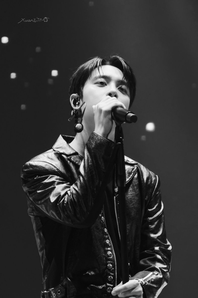 XuanZiii0112's tweet photo. So Black＿
#DOHKYUNGSOO #도경수 #디오 #exo
@DOHKYUNGSOO_X https://t.co/5lt3JGNM1m