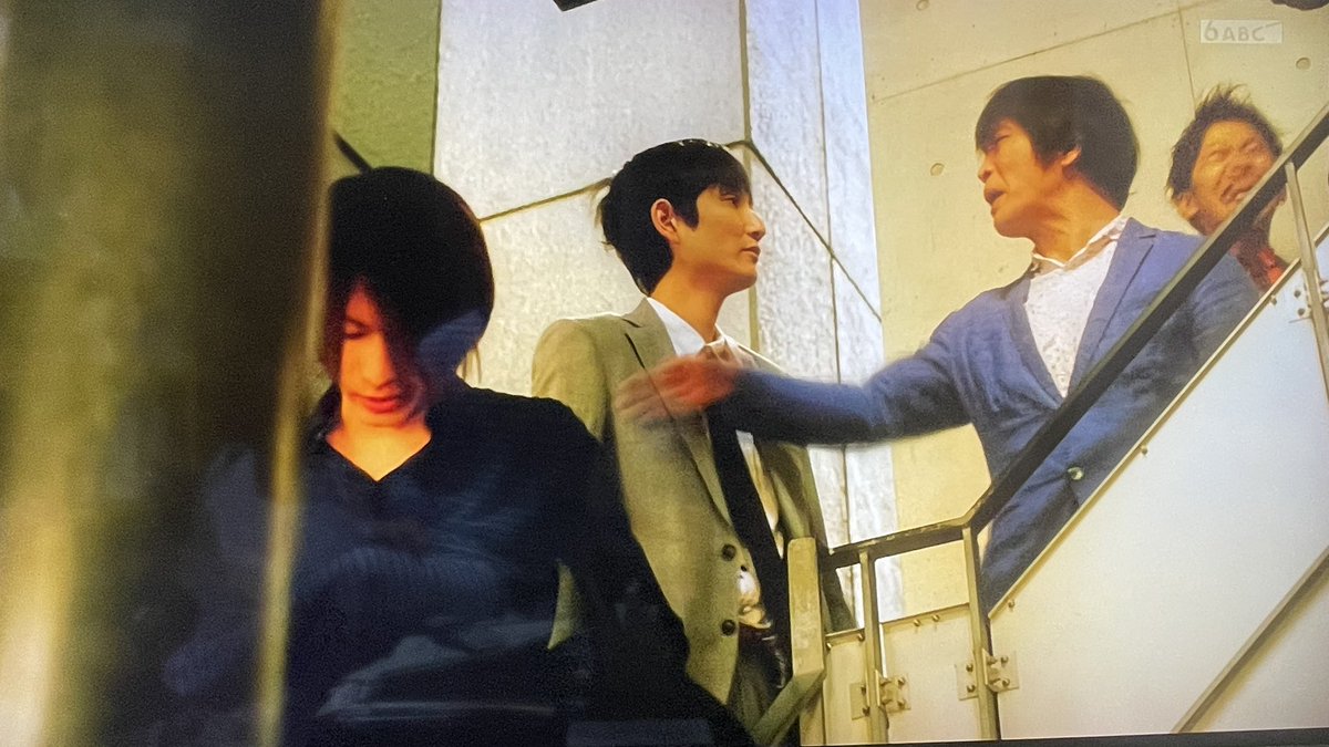 nMCd0ocdgcMXCZV's tweet photo. 映画「火花」見てたら
ドンデコルテ銀次さん
3時のヒロインさん
ソラシドさん
ジェラードンさん出てきた https://t.co/SEA2ix0ZJN