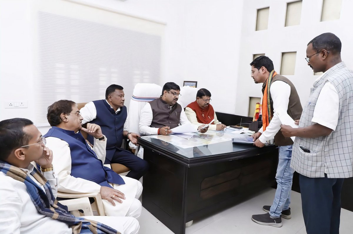 DSPariharBJP's tweet photo. @GajendraYdvBJP @BJP4CGState 10 फरवरी 2026 को भी आया था आदरणीय मंत्री जी समस्या का निराकरण के लिए पर निराकरण नहीं हुआ है पुनः आपसे निवेदन करने आ रहा हु। https://t.co/OVLR7aecNI