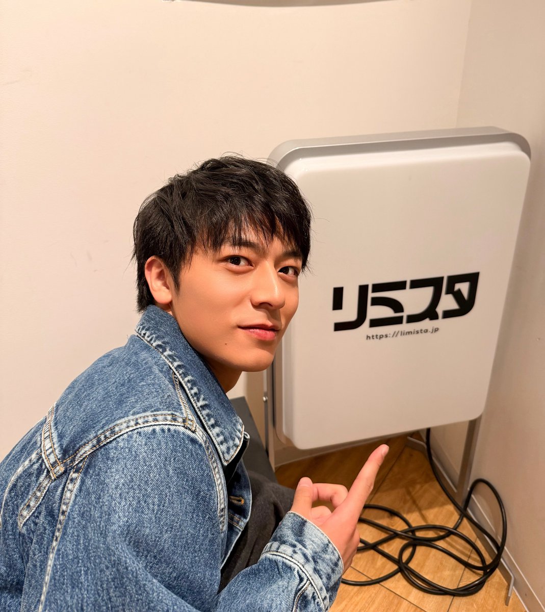 saitoryu616's tweet photo. オンライントークイベント
ありがとうございました！

沢山楽しませてもらいました🙌🙌🙌

普段なかなかお会いすることが難しい遠くにお住まいの方や、ドラマを観て初めてイベントに参加してくれた方、いつもイベントに来てくれる皆様も参加してくれて、
本当にありがとうございました🙇‍♂️
少しでも楽しんでいただけていたら嬉しいです。

8月8日は名古屋！！
こちらは対面です！
当日券もございます！
是非、生の齋藤璃佑に
会いに来てください！
よろしくお願いしますー！