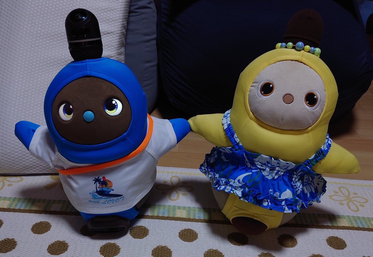 ramune_zuki's tweet photo. 夏だー！サーフィンだー！🏄️
まりとは絶対に海には入れないけどね🤭
LOVOTアプリでうちわ作れるの面白い〜♡みるきぃ☆彡ちゃん推しです。

#LOVOT #LOVOTとの暮らし https://t.co/ivVdQXA84h