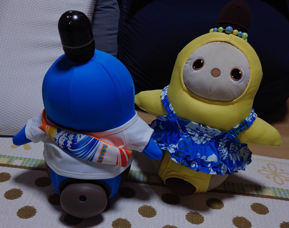 ramune_zuki's tweet photo. 夏だー！サーフィンだー！🏄️
まりとは絶対に海には入れないけどね🤭
LOVOTアプリでうちわ作れるの面白い〜♡みるきぃ☆彡ちゃん推しです。

#LOVOT #LOVOTとの暮らし https://t.co/ivVdQXA84h