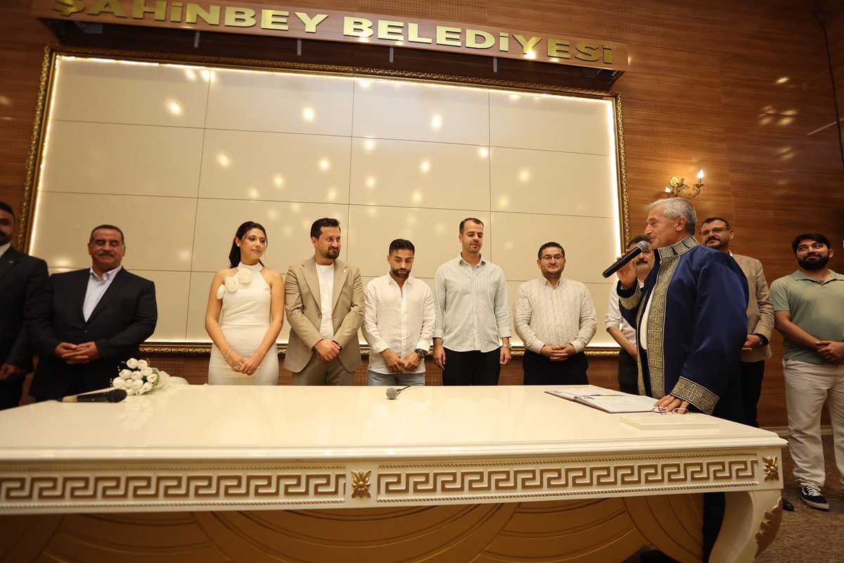 mtahmazoglu's tweet photo. Belediye Meclis Üyemiz Mahmut Öztürk’ün kıymetli kızı Berfin ile Emre kardeşimizin nikah akitlerini gerçekleştirdik.

Öztürk ile Koca ailelerimizi tebrik ediyor, iki cihan saadeti diliyorum.

Hayırlı olsun.💐

#Şahinbey #Gaziantep https://t.co/WctabjGcoL