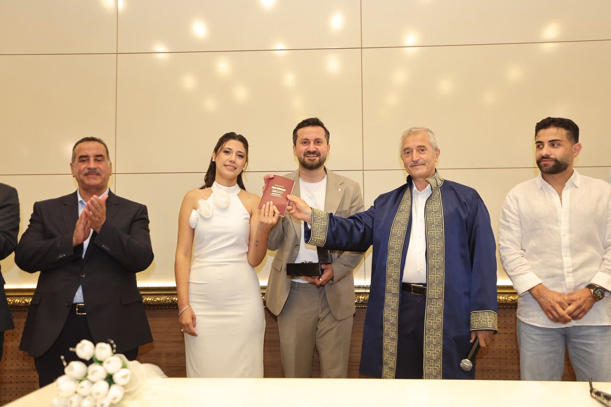 mtahmazoglu's tweet photo. Belediye Meclis Üyemiz Mahmut Öztürk’ün kıymetli kızı Berfin ile Emre kardeşimizin nikah akitlerini gerçekleştirdik.

Öztürk ile Koca ailelerimizi tebrik ediyor, iki cihan saadeti diliyorum.

Hayırlı olsun.💐

#Şahinbey #Gaziantep https://t.co/WctabjGcoL