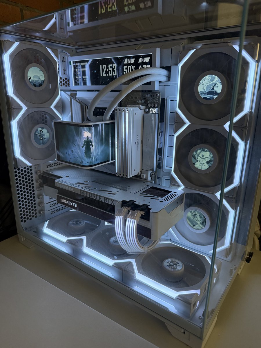 NickR4mirez's tweet photo. @GlobalLianli You mention owners of the 011 Vision Compact, but the form says that I also need to own a HydroShift II OLED Curved AIO. That’s a shame, because I have a full Lian Li setup, but I bought a different AIO before you released yours https://t.co/BgVx6cFbug